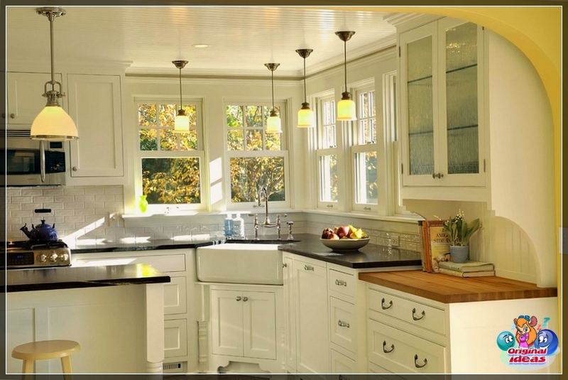 idea A kitchen in bright colors increases the space
