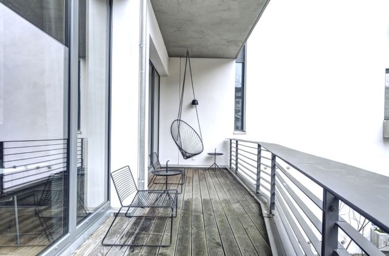 interior painting walls in a light tone
