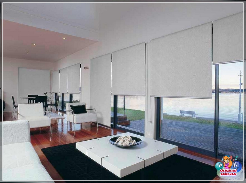 Las cortinas de colores claros funcionan bien para dormitorios y salones