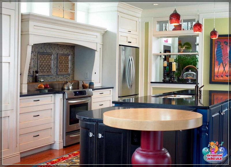 cocina Cocina blanca y azul con detalles en rojo