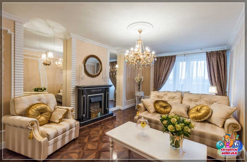 Wohnzimmer im klassischen Stil mit schwarzem Scheinkamin