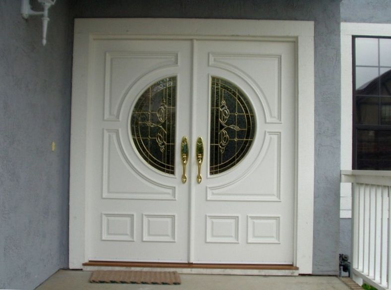 biały zdobione-białe-drzwi