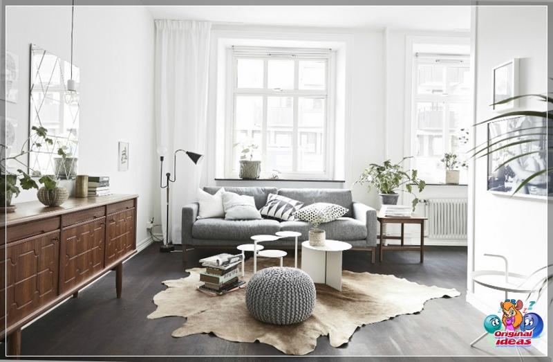 Häute als Teppich in einem skandinavischen Interieur Häute als Teppich in einem skandinavischen Interieur