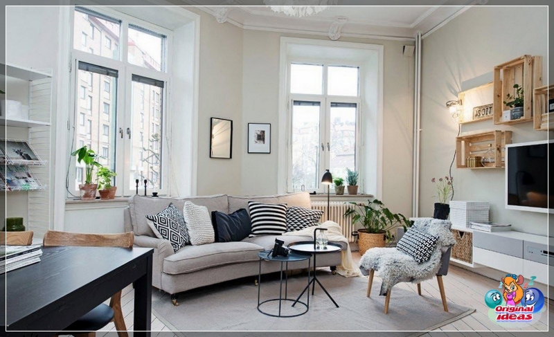 Haushaltsgeräte im Wohnzimmer in einem skandinavischen Interieur Haushaltsgeräte im Wohnzimmer in einem skandinavischen Interieur
