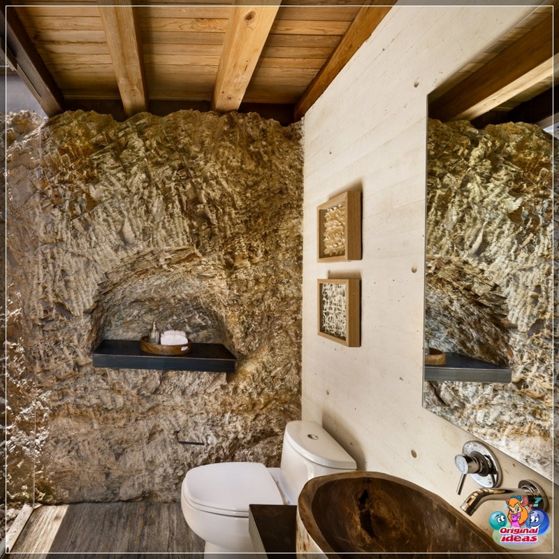 baño Los techos de los baños de los chalés suelen estar decorados con vigas de madera