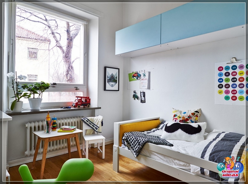 Do pokoju dziecinnego w stylu skandynawskim warto zaopatrzyć się w proste i niedrogie meble drewniane