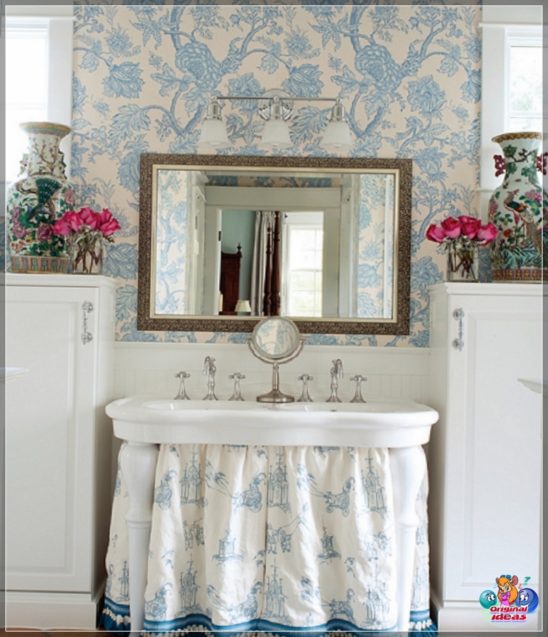 Florale Accessoires im Badezimmer im Provence-Stil Florale Accessoires im Badezimmer im Provence-Stil