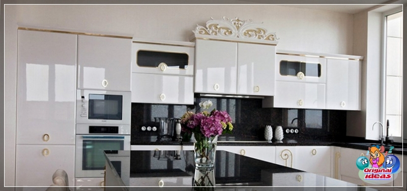 cocina flores en la mesa