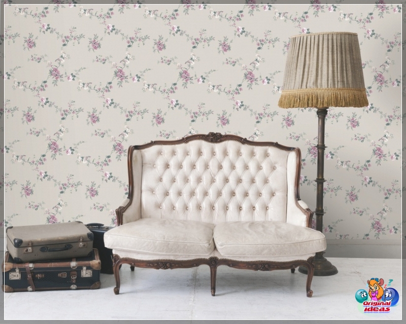 papel pintado Muy a menudo, los diseñadores de una sala de estar de estilo provenzal eligen papel tapiz con un estampado floral