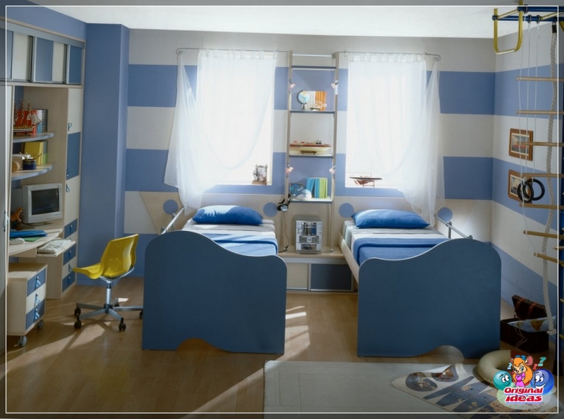 Design Innenarchitektur eines Kinderzimmers für zwei Jungen in weißen und blauen Farben