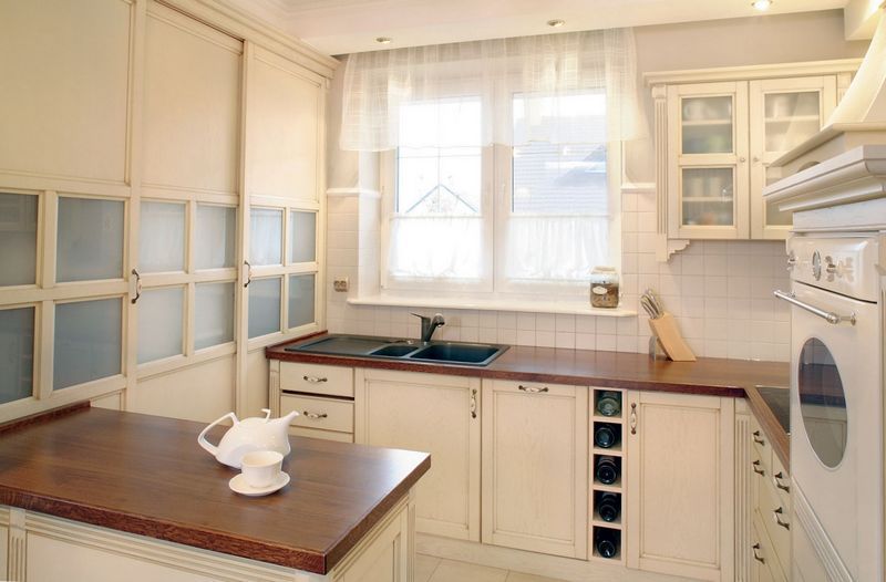 Short tulle for the kitchen