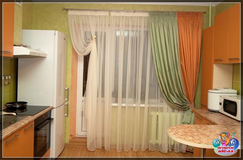 Tulle for the kitchen with a balcony door