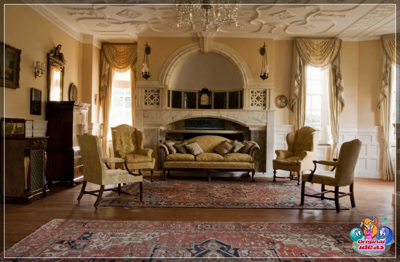 El interior de la sala de estar decorada en estilo Imperio El interior de la sala de estar decorada en estilo Imperio