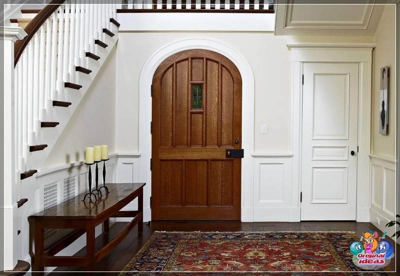 Drewniane drzwi łukowe w stylu wiejskim