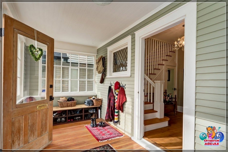 design Spacious entrance hall of a private house