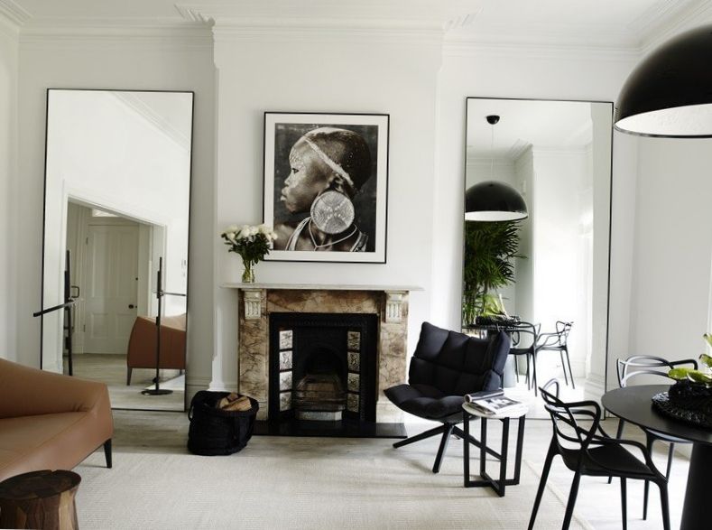 design The use of mirrors in the interior of a private house
