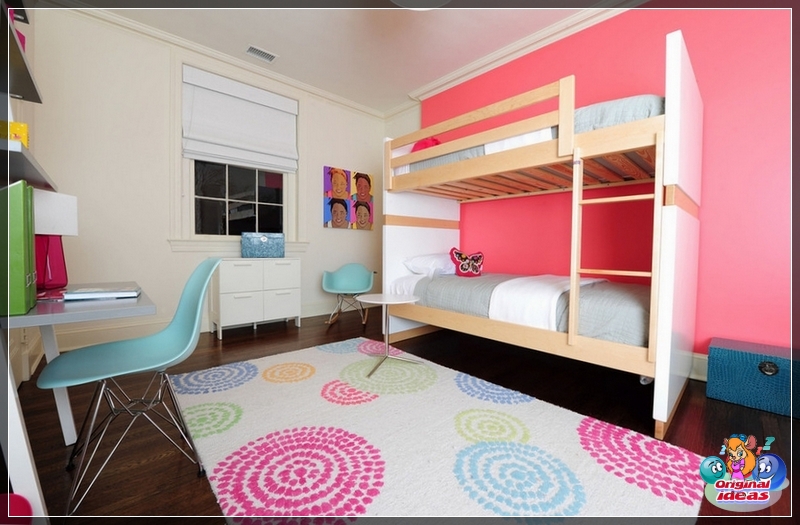 Schönes Kinderzimmer für zwei Mädchen in rosa Farben
