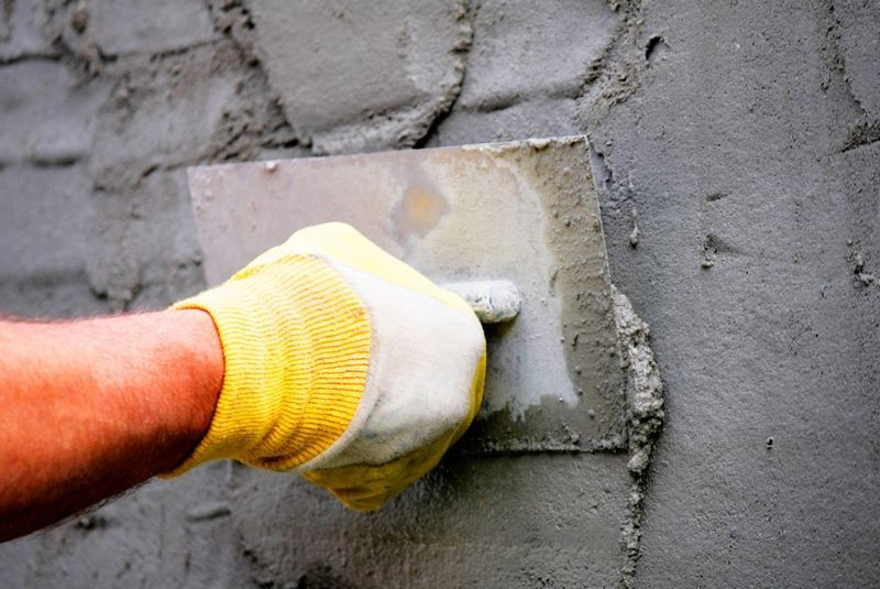 Bedecken eines Privathauses mit Zement