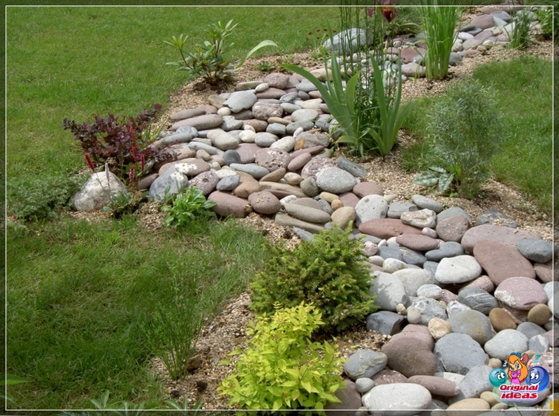 Die Verwendung von großen Kieselsteinen in der Landschaftsgestaltung