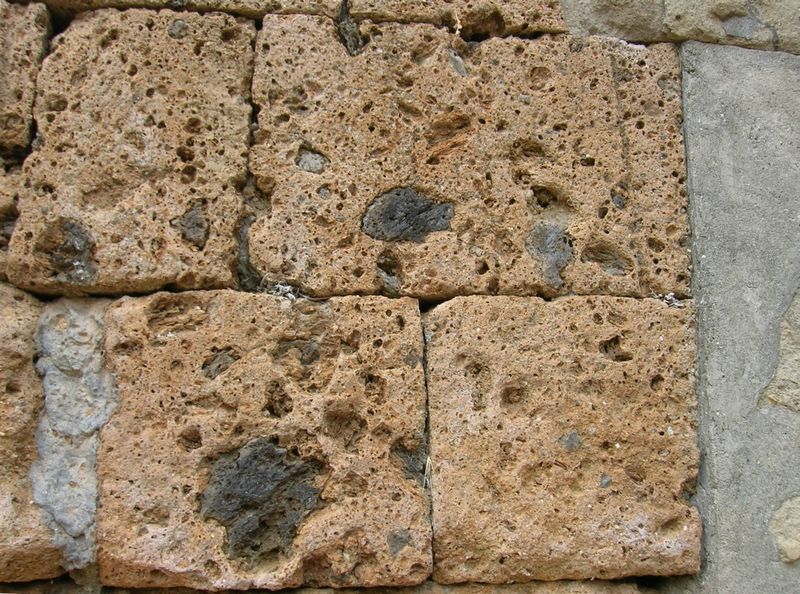 Tuff hat eine poröse Struktur