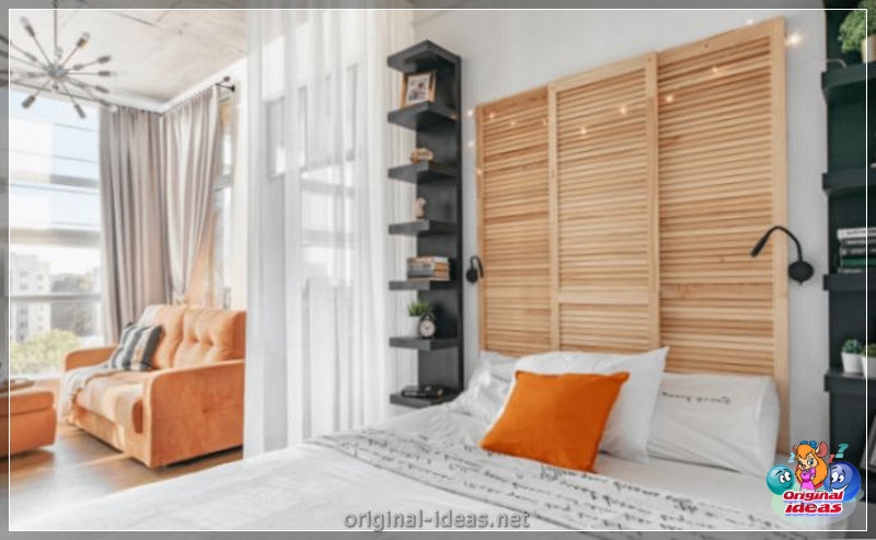 O interior do quarto no estilo escandinavo 2023: novos itens, com papel de parede, em tons cinzentos, com móveis brancos, fotos reais (escandinavo) O interior do quarto no estilo escandinavo 2023: novos itens, com papel de parede, em tons cinzentos, com móveis brancos, fotos reais