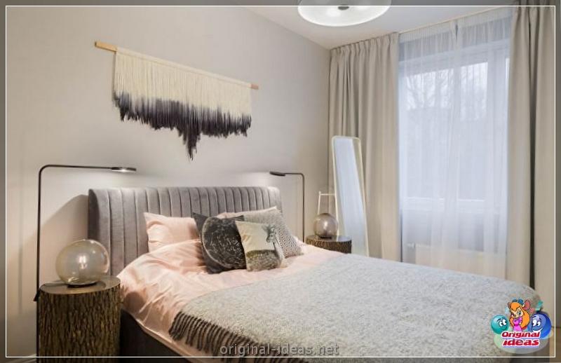 O interior do quarto no estilo escandinavo 2023: novos itens, com papel de parede, em tons cinzentos, com móveis brancos, fotos reais (escandinavo) O interior do quarto no estilo escandinavo 2023: novos itens, com papel de parede, em tons cinzentos, com móveis brancos, fotos reais