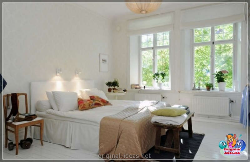 O interior do quarto no estilo escandinavo 2023: novos itens, com papel de parede, em tons cinzentos, com móveis brancos, fotos reais (quarto) O interior do quarto no estilo escandinavo 2023: novos itens, com papel de parede, em tons cinzentos, com móveis brancos, fotos reais