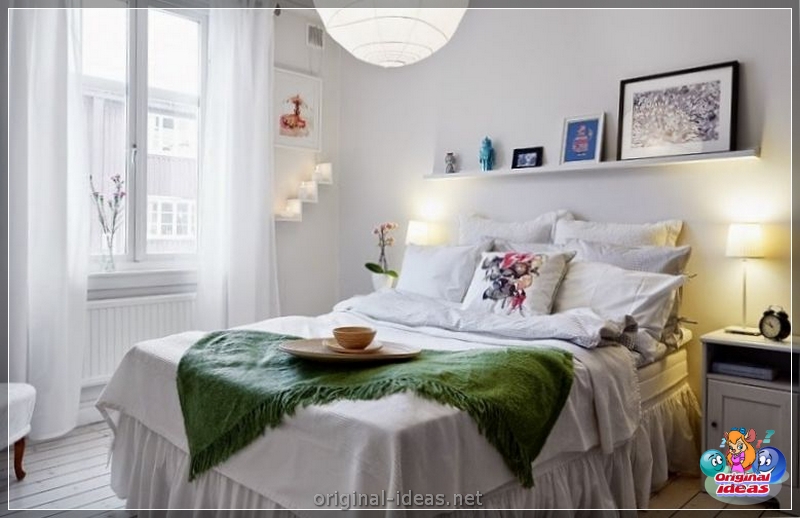 O interior do quarto no estilo escandinavo 2023: novos itens, com papel de parede, em tons cinzentos, com móveis brancos, fotos reais (interior) O interior do quarto no estilo escandinavo 2023: novos itens, com papel de parede, em tons cinzentos, com móveis brancos, fotos reais