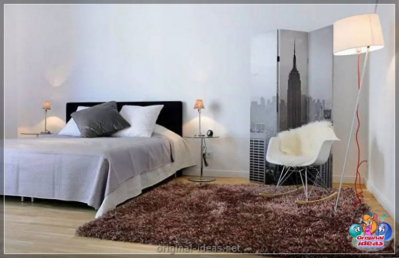 O interior do quarto no estilo escandinavo 2023: novos itens, com papel de parede, em tons cinzentos, com móveis brancos, fotos reais (quarto) O interior do quarto no estilo escandinavo 2023: novos itens, com papel de parede, em tons cinzentos, com móveis brancos, fotos reais