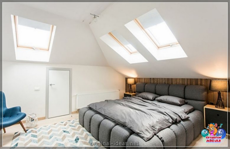 O interior do quarto no estilo escandinavo 2023: novos itens, com papel de parede, em tons cinzentos, com móveis brancos, fotos reais (quarto) O interior do quarto no estilo escandinavo 2023: novos itens, com papel de parede, em tons cinzentos, com móveis brancos, fotos reais