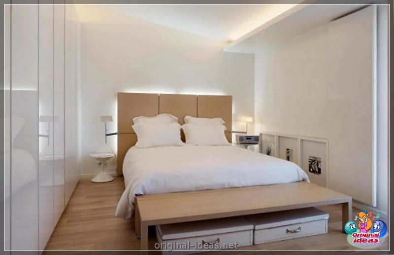 O interior do quarto no estilo escandinavo 2023: novos itens, com papel de parede, em tons cinzentos, com móveis brancos, fotos reais (interior) O interior do quarto no estilo escandinavo 2023: novos itens, com papel de parede, em tons cinzentos, com móveis brancos, fotos reais