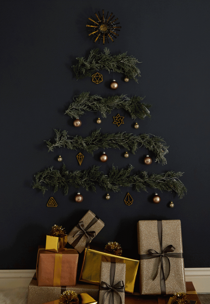 Árboles de Navidad en la pared con tus propias manos: Foto Cómo hacer un árbol de Navidad desde guirnaldas, ramas, tablas, bastidores, papeles, oropel, oropel, oropel (árboles, navidad, pared, propias) Árboles de Navidad en la pared con tus propias manos: Foto Cómo hacer un árbol de Navidad desde guirnaldas, ramas, tablas, bastidores, papeles, oropel, oropel, oropel
