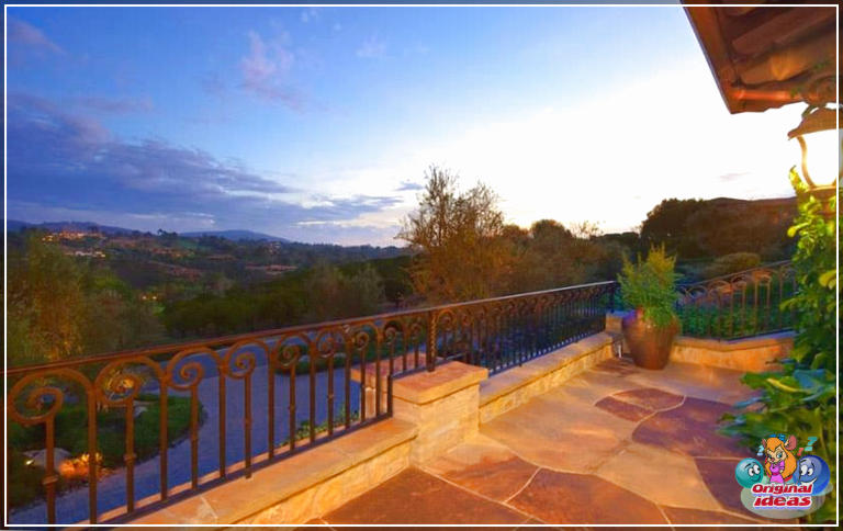 design della casa Balcone a casa in stile toscano