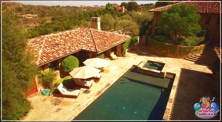 design della casa Patio zona piscina a casa di lusso con vasca idromassaggio rialzata