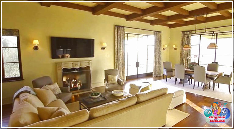 maison Salon de luxe avec cheminée et plafond à caissons
