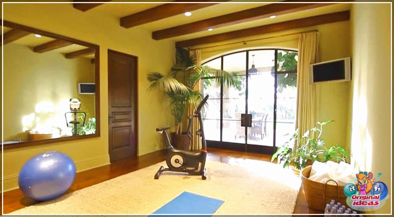 maison Salle d'entraînement dans une maison de luxe avec vue extérieure