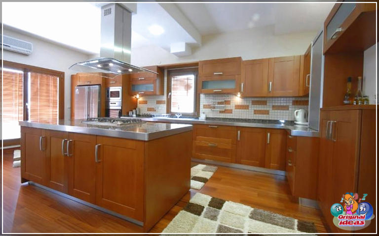 Cuisine moderne de luxe avec armoires marron