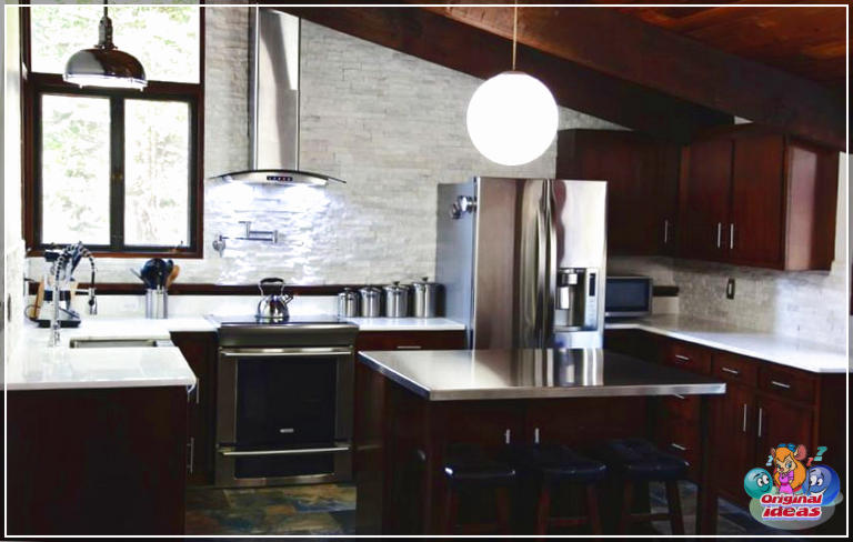cuisine Cuisine moderne au plafond voûté avec luminaire rond