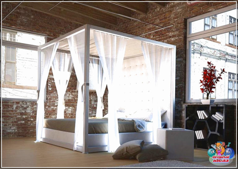 Idées élégantes de chambre loft (images de conception) () Loft contemporain en brique avec lit à quatre colonnes avec baldaquin et haut plafond