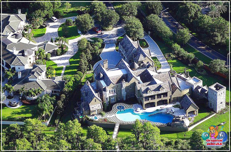 Conception de maison de style château moderne (photos intérieures et extérieures) () Vue aérienne de la conception de la maison de style château moderne