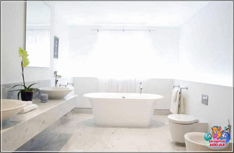 40 idées de design de salle de bain moderne (photos) () Salle de bain moderne entièrement blanche avec baignoire autoportante