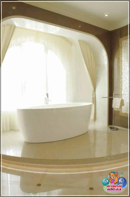 40 idées de design de salle de bain moderne (photos) () Salle de bains minimaliste moderne avec baignoire surélevée et grande fenêtre