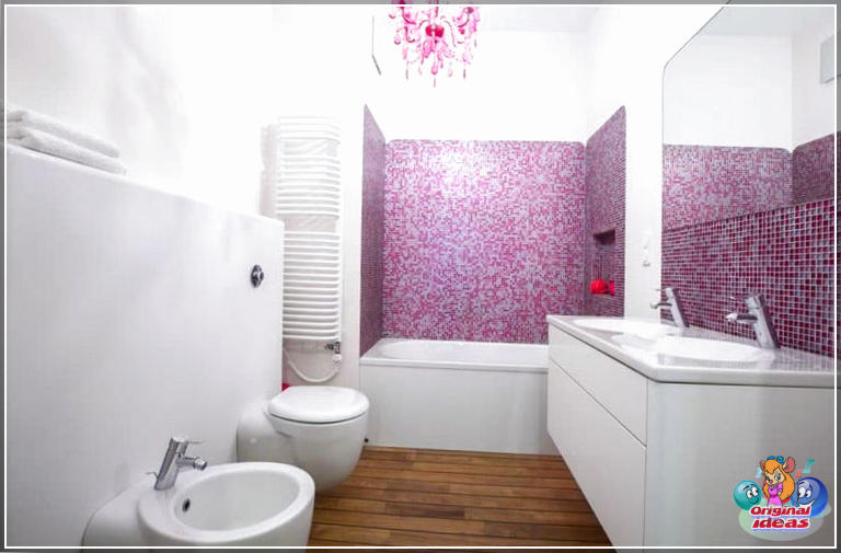 40 idées de design de salle de bain moderne (photos) () Salle de bain moderne avec lustre rose et carreaux de mosaïque
