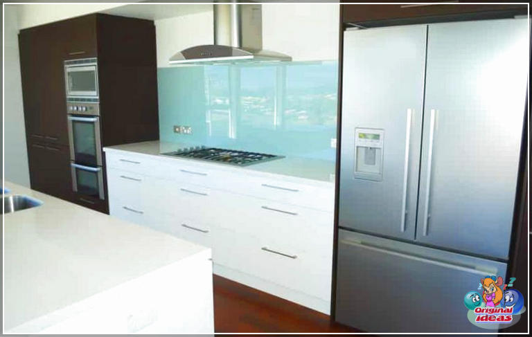 27 idées de cuisine bleue (images de décoration, de peinture et d'armoires) (bleu, cuisine, idées, images, décoration, peinture) Dosseret bleu clair dans une cuisine moderne avec armoires marron et blanches