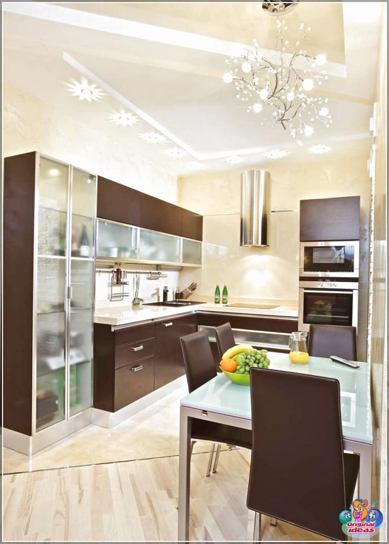 petit Petite cuisine de style moderne avec armoires en verre et bois
