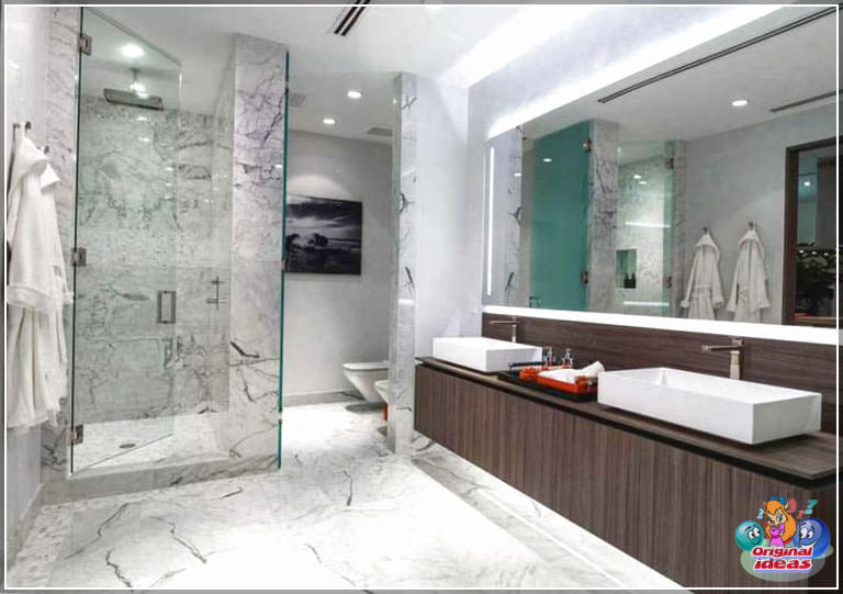 marmo Bagno moderno con pavimenti in marmo classico calacatta e doccia