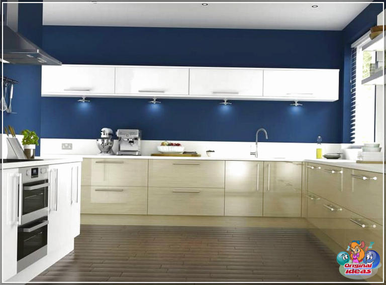 27 idées de cuisine bleue (images de décoration, de peinture et d'armoires) (bleu, cuisine, idées, images, décoration, peinture) Cuisine peinte en bleu foncé avec armoires crème et design moderne