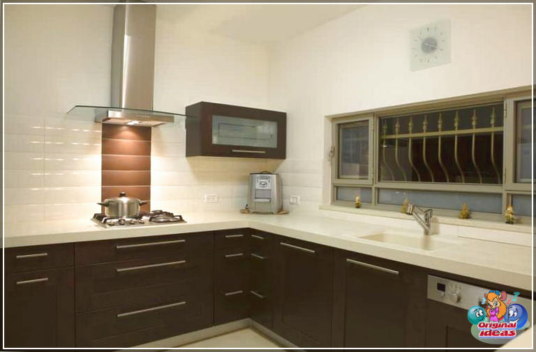 petit Cuisine moderne dans petite pièce