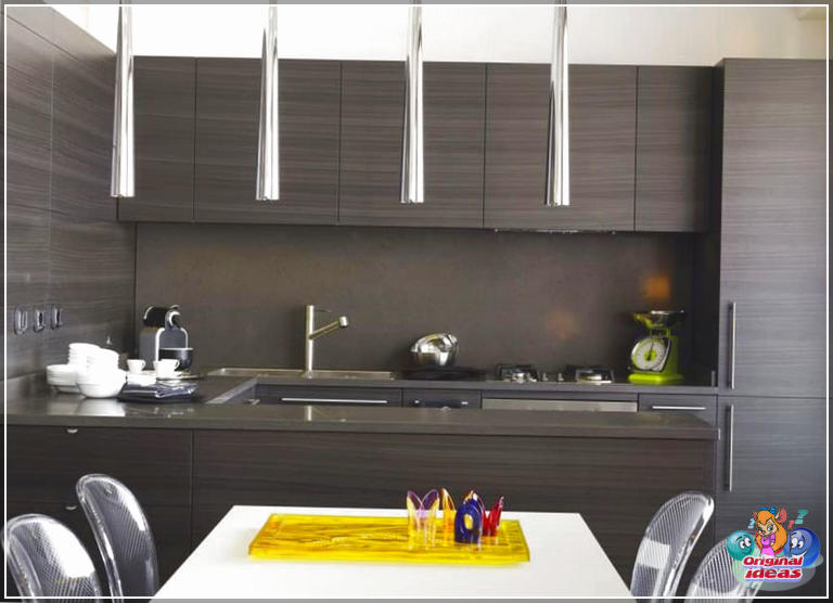 cuisine moderne Petite cuisine moderne en forme de U avec luminaires argentés