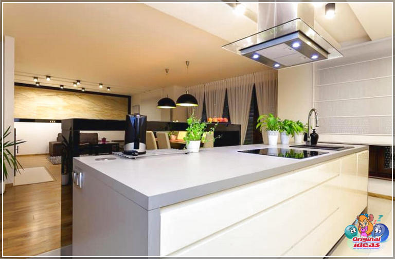 cuisine moderne Îlot de cuisine moderne gris et blanc avec hotte de four